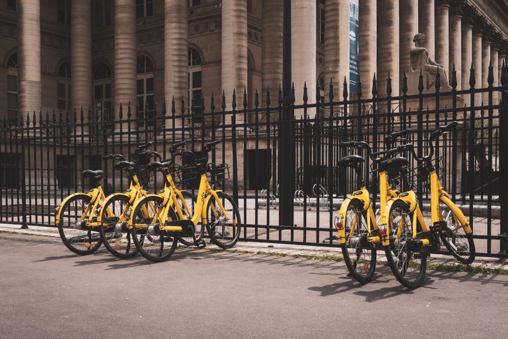 Bici a noleggio per muoversi in città sfruttando la sharing mobility.