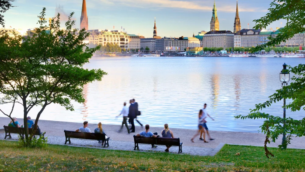 hamburg_river_sociality